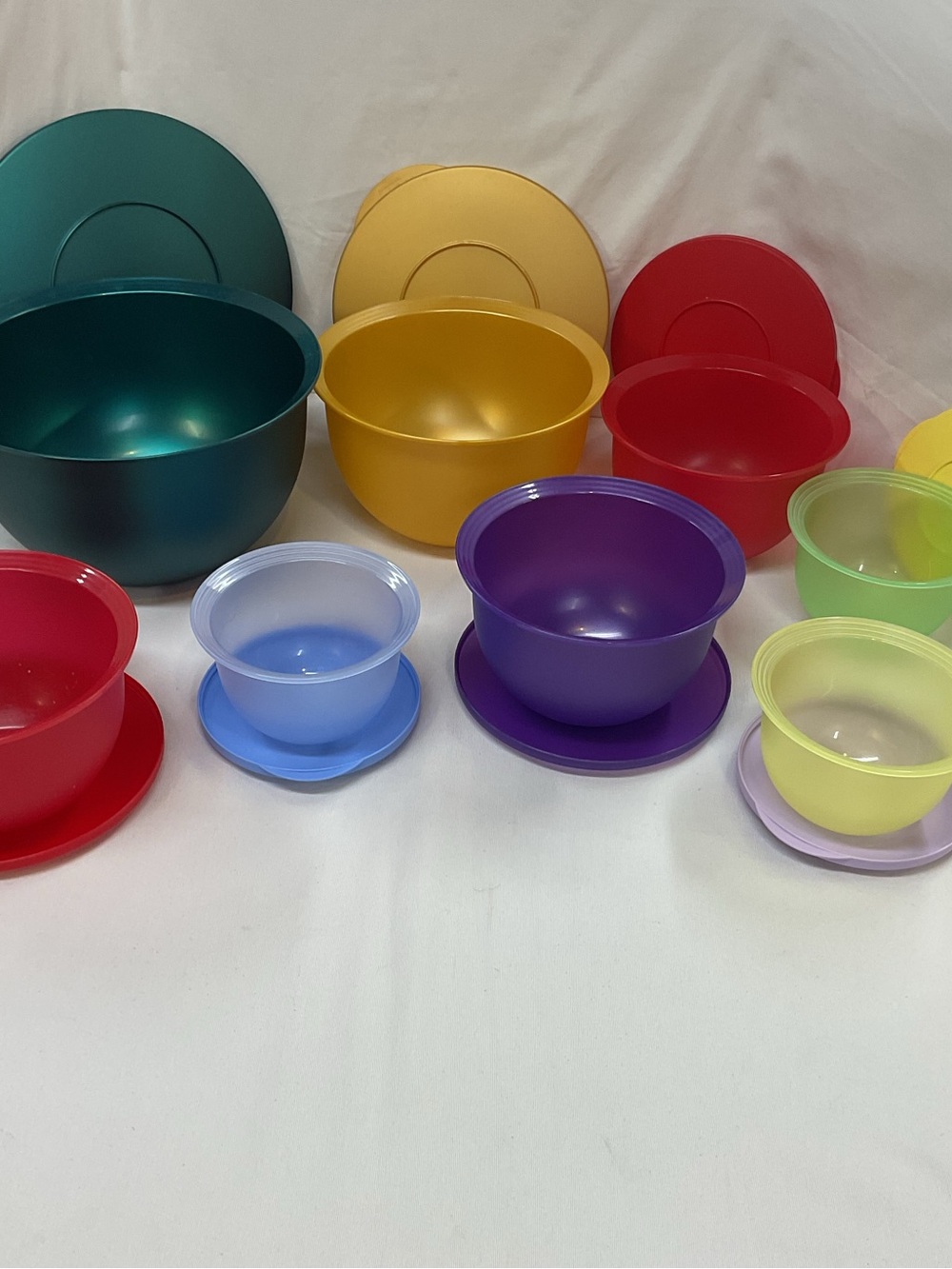 Tupperware Bundle Set (8 total)  1x 4.3l, 1x 2.5l, 3x 1.3l, 3x 350ml‎ Stackable